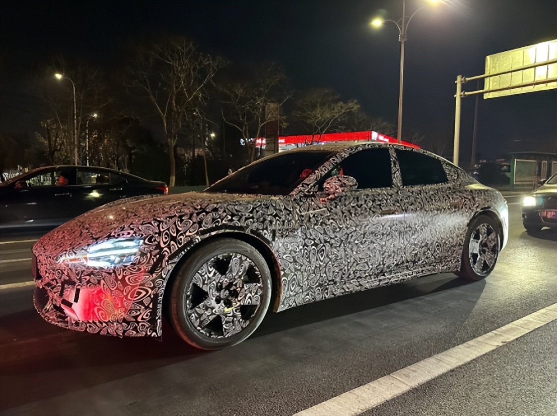 小米汽車SU7曝光:外觀動感配置豐富,挑戰新能源汽車市場