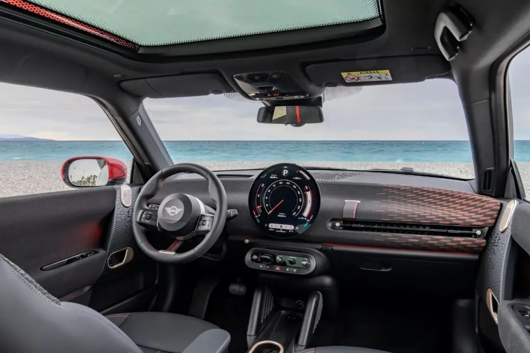 MINI Cooper SE升级版来袭！更激进外观，218马力电机，续航402km  第6张