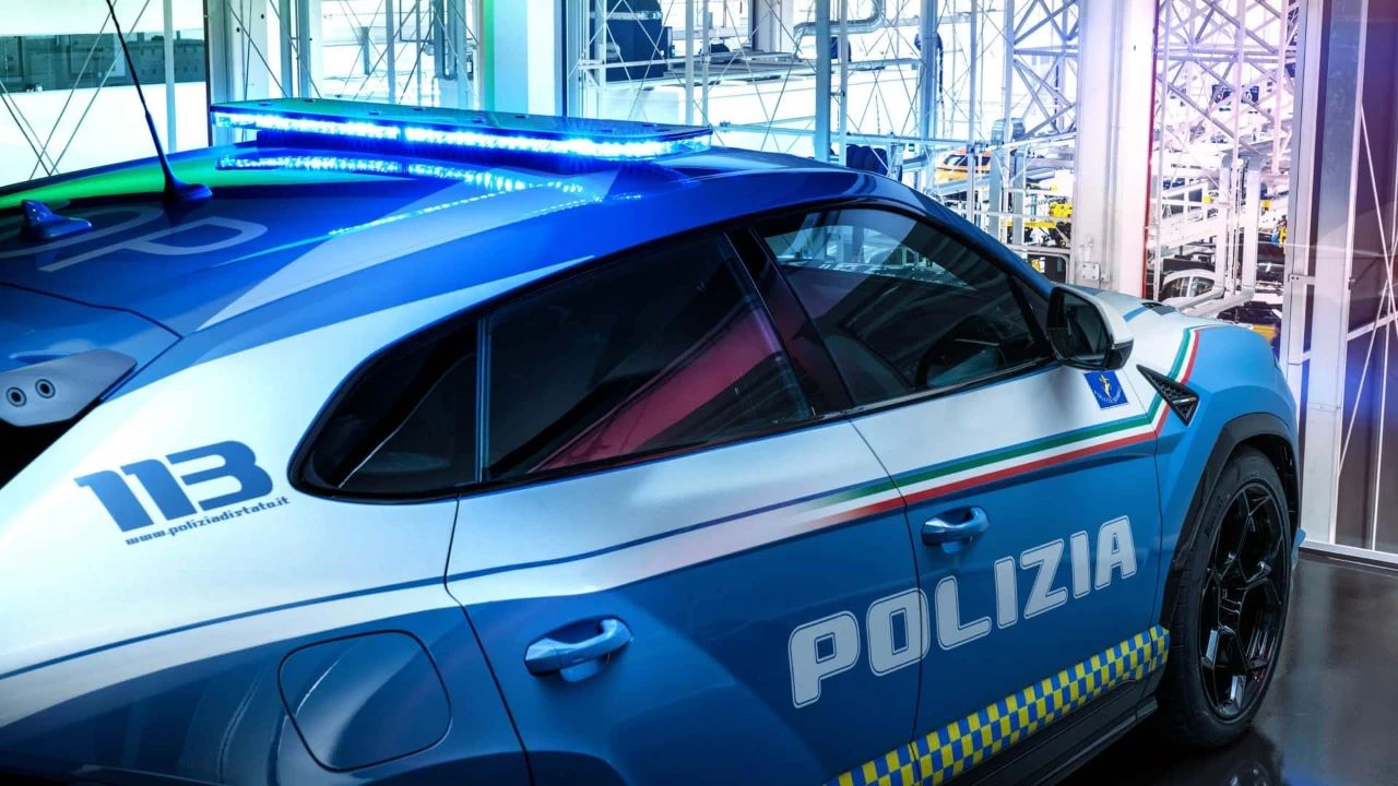 意大利警察有新玩具了？使命特殊的兰博基尼Urus Performante警车