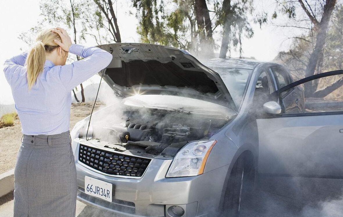 开车时，汽车水温突然升高，应该怎么做？修车师傅：可别熄火！