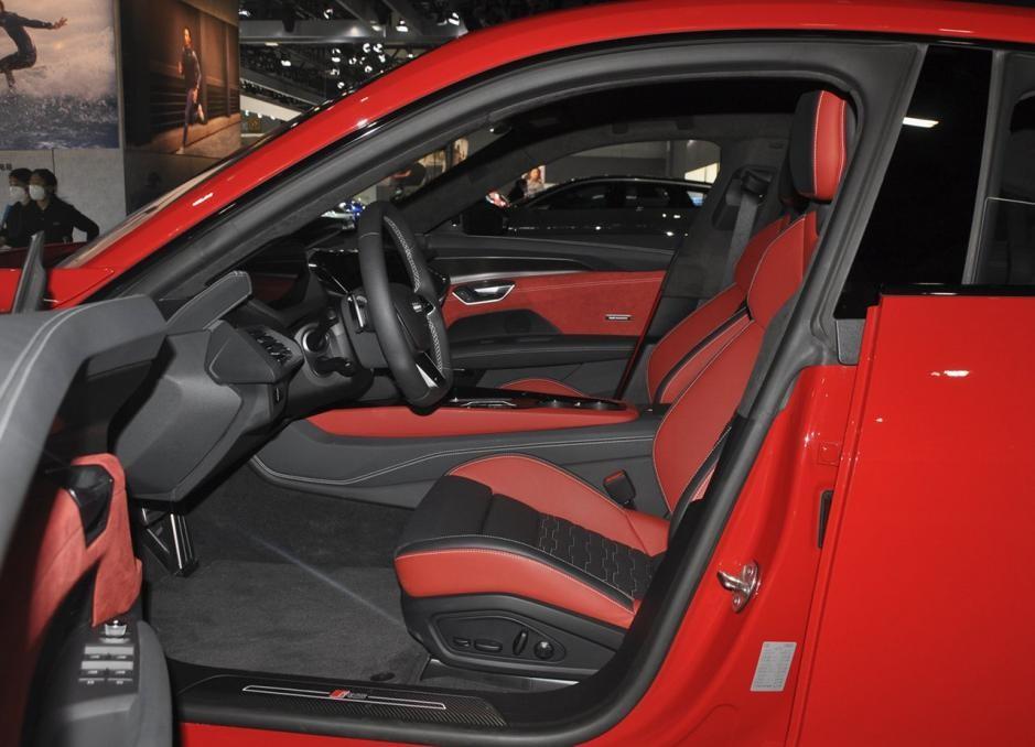 降价22万，奥迪RS e-tron GT能否扛起奥迪纯电轿跑的大旗？