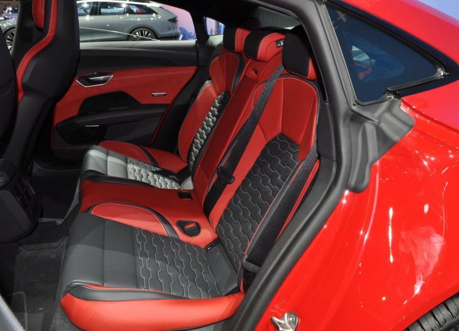 降价22万，奥迪RS e-tron GT能否扛起奥迪纯电轿跑的大旗？