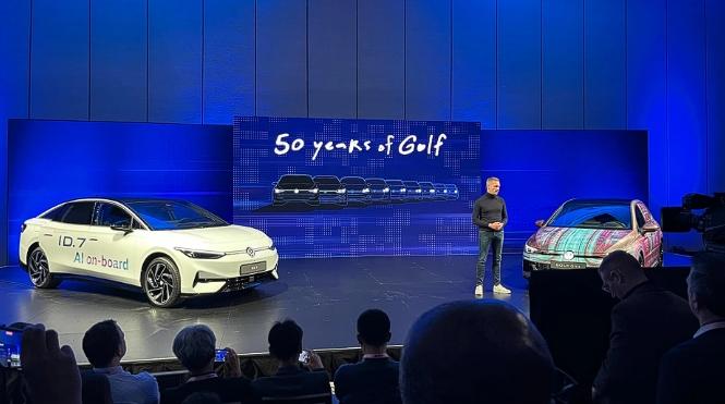 大眾汽車在CES 2024展示新款高爾夫GTI