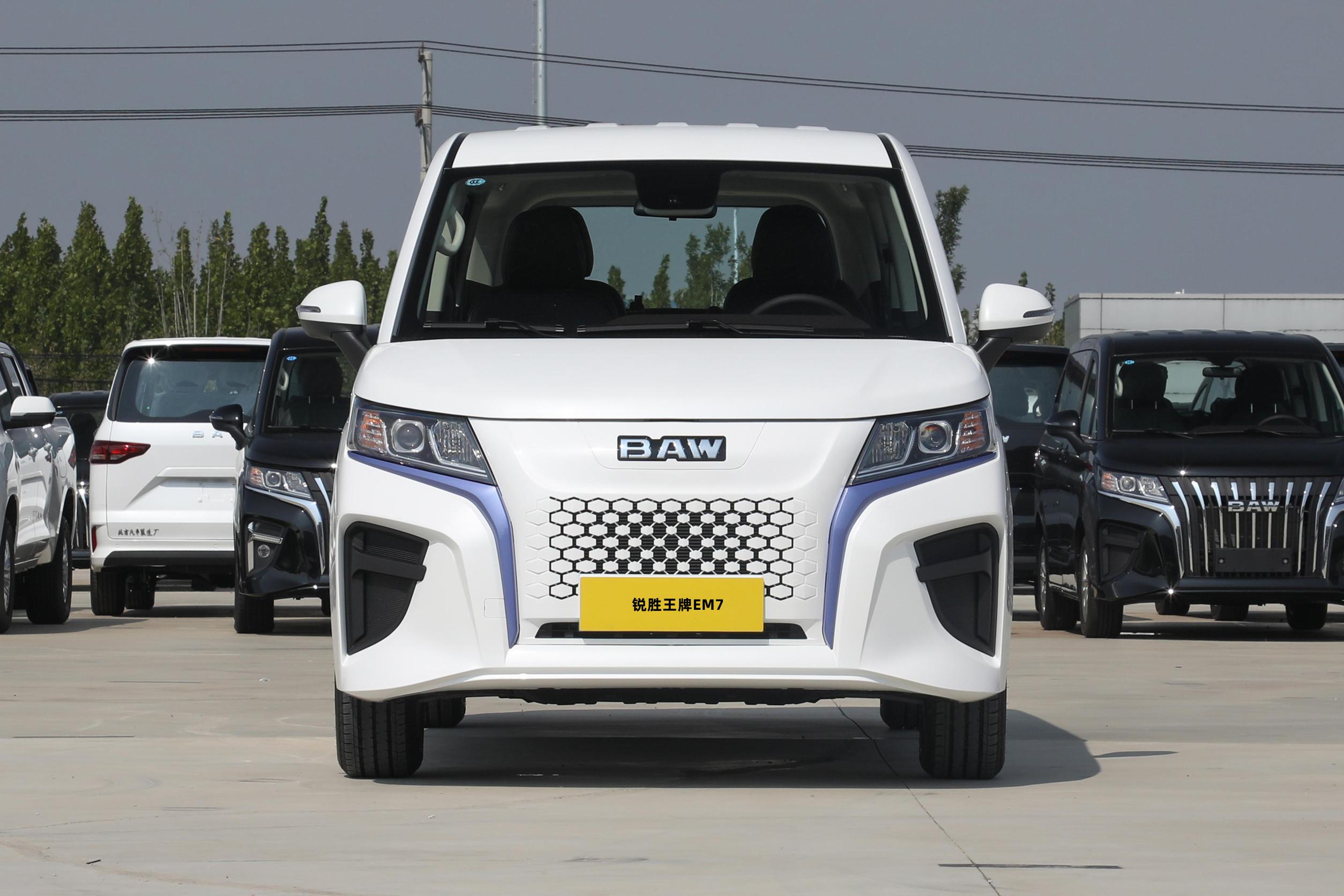 北汽制造锐胜王牌EM7商务版7座上市，续航401公里，售价18.18万元