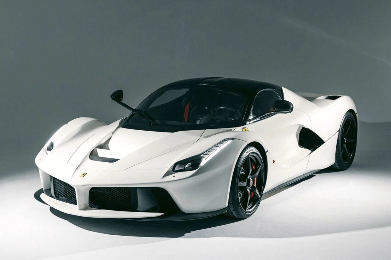 2016年法拉利LaFerrari，开了14公里赚了将近300万美元