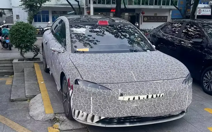 華為+北汽首款車曝光，外觀設(shè)計時尚