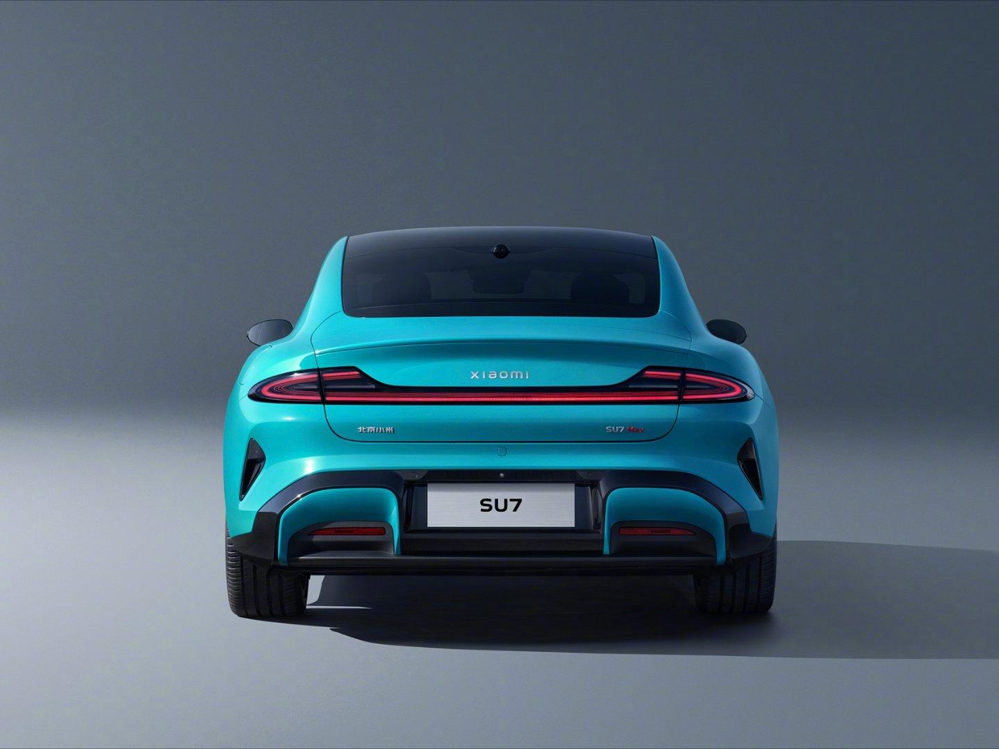 小米汽车首款车型 SU7 路试谍照曝光，将于 2024 年上半年发布| 科技讯