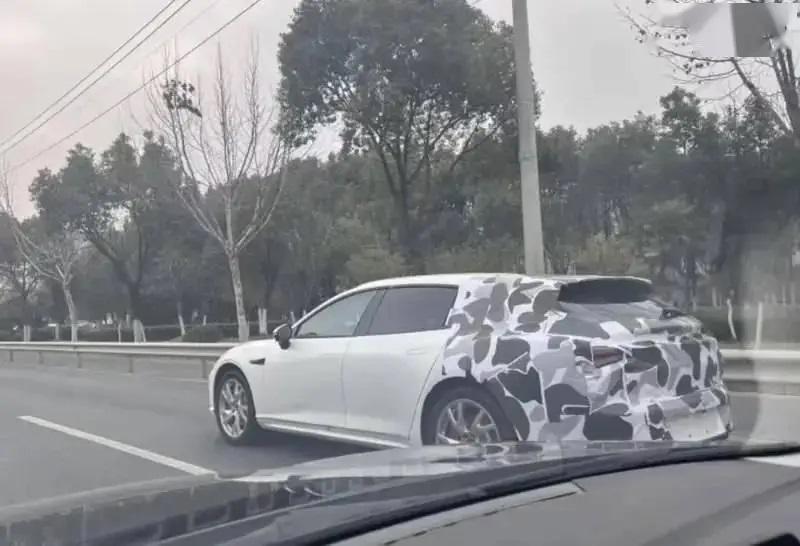 官宣了！哪吒汽車首款獵裝車定名意向哪吒SS