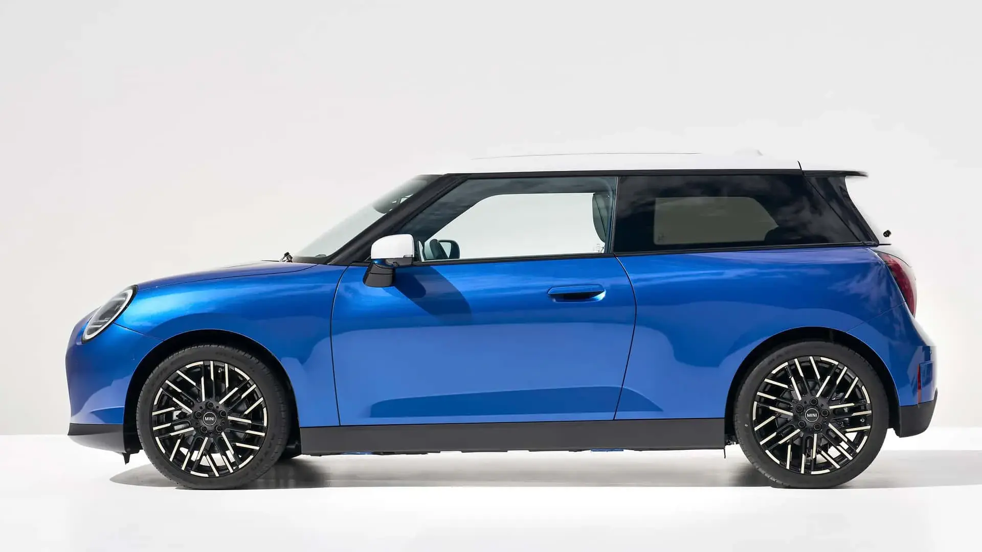 燃油版和纯电版你选谁？ 全新MINI COOPER S 对比全新MINI COOPER SE