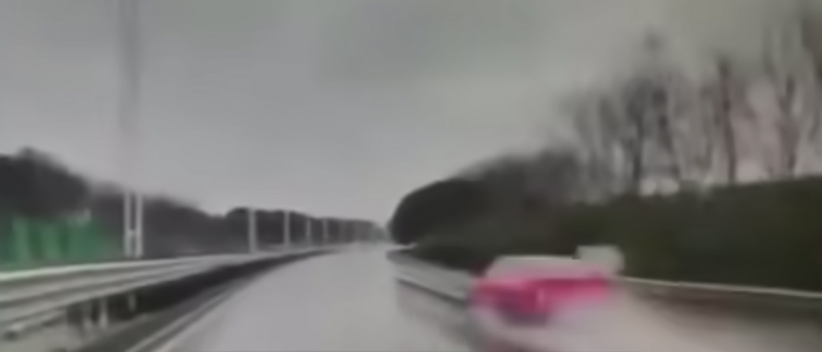 不是比亞迪！這款自主品牌電車碰撞起火，很慘烈