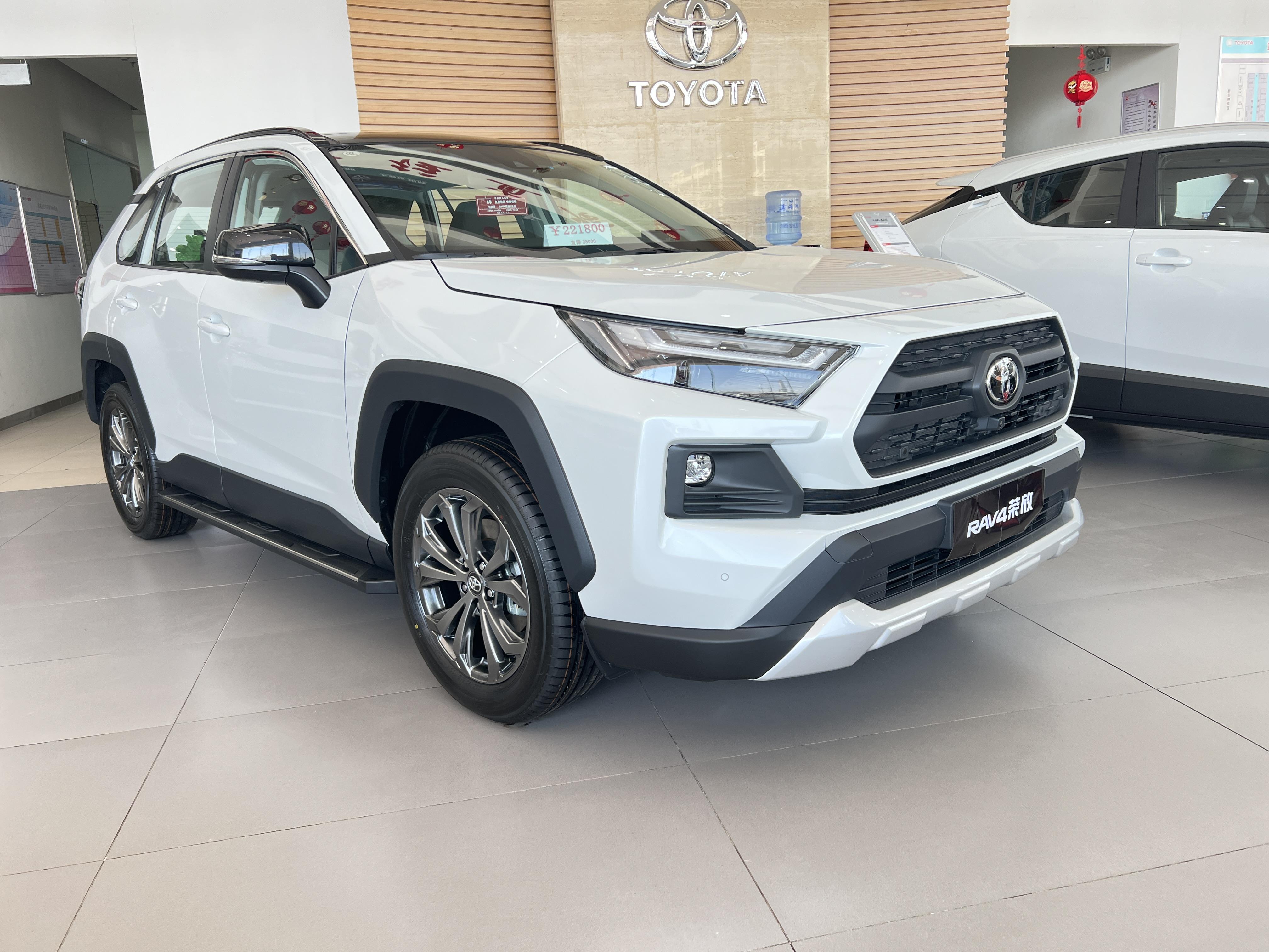 实拍新RAV4荣放，搭载2.0L和2.5L混合动力系统