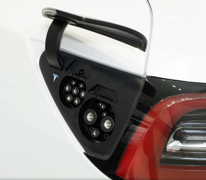 特斯拉Model 3评测：外观有变化，内饰更简单，20万以上价格过高？