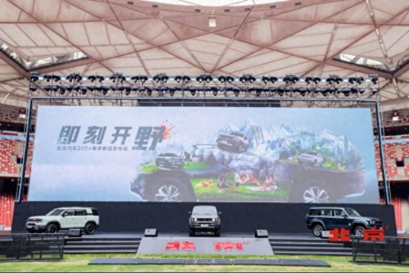 北京汽车全新BJ40刀锋英雄版开启预售，越野市场迎来极野新王者