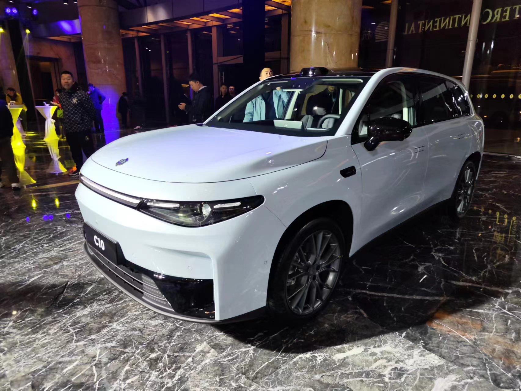 零跑汽車迎轉折點：虧損收窄，全年毛利率首次轉正