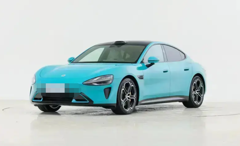 小米汽車首款車型小米SU7今日上市,提供豐富配置和智能駕駛體驗