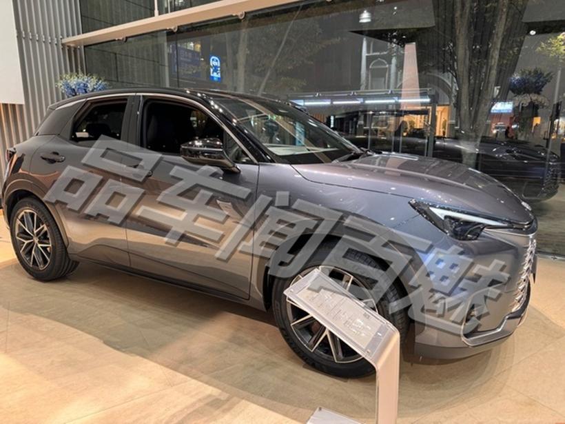 最便宜的雷克萨斯SUV！全新雷克萨斯LBX实拍，搭载1.5升三缸混动