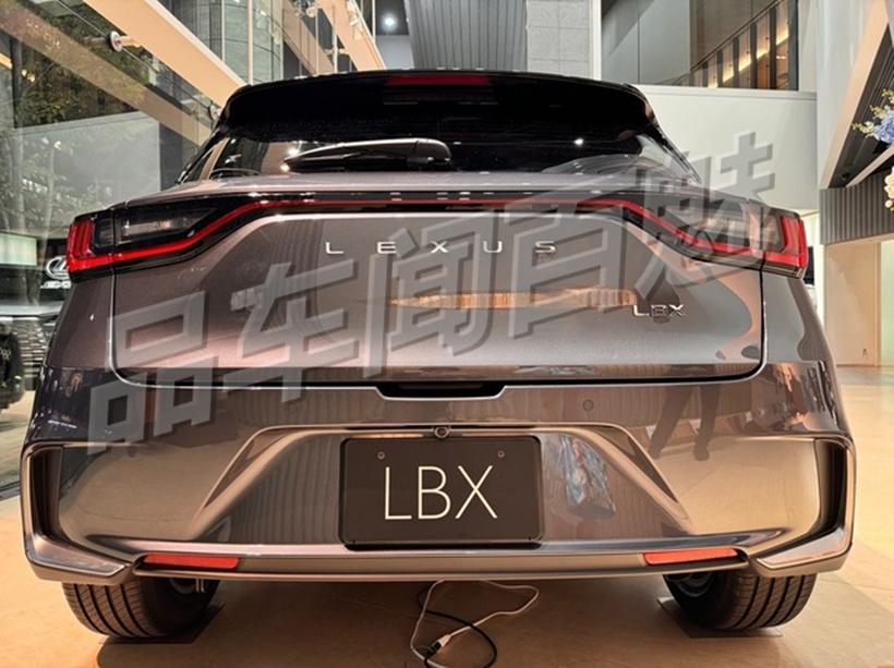 最便宜的雷克萨斯SUV！全新雷克萨斯LBX实拍，搭载1.5升三缸混动