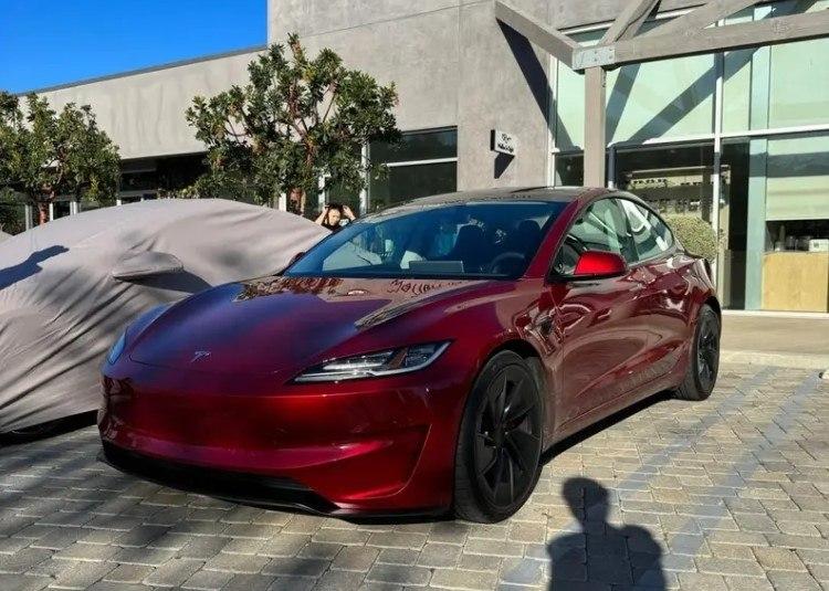 新款Model 3高性能版内饰曝光 或被定名为“Model 3 Ludicrous”