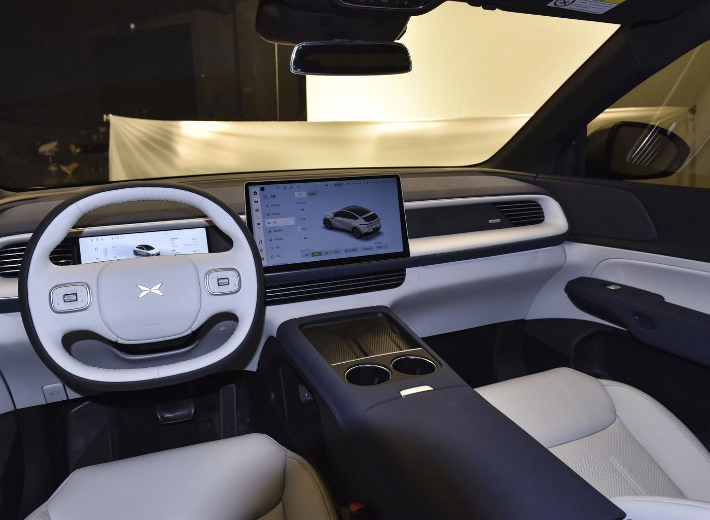 谁是纯电中型SUV“卷王”？小鹏G6刷新800V门槛，智能化领先同级