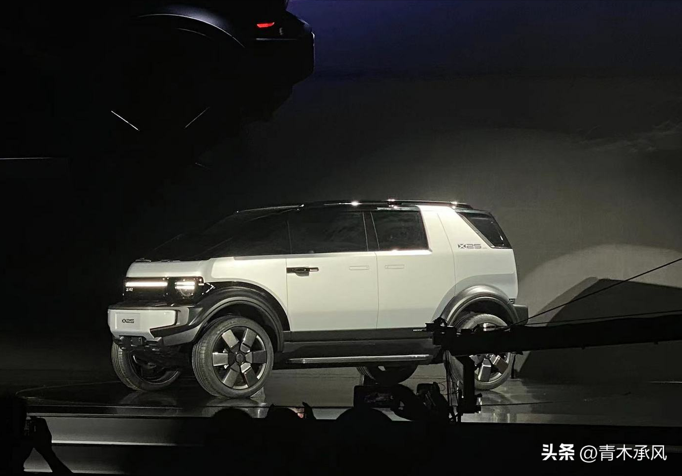 令人眼前一亮的“赛博”MPV， iCAR X25发布，电影道具照进现实