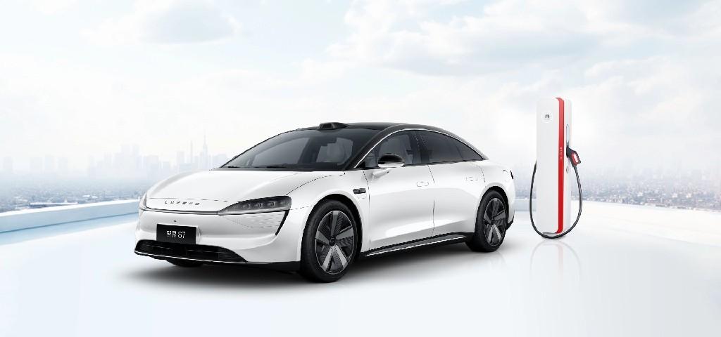 新款智界S7上市：智能化纯电轿车的新标杆