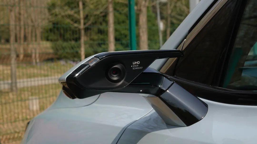 紧凑级SUV北汽魔方试驾体验，电子后视镜使用感受如何？