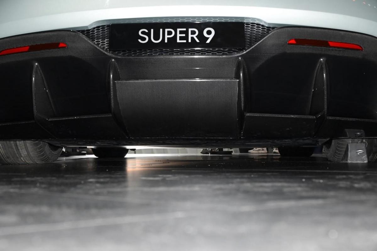 全新超跑方程豹SUPER 9来了，造型科幻、主副驾驶舱独立打造，真强