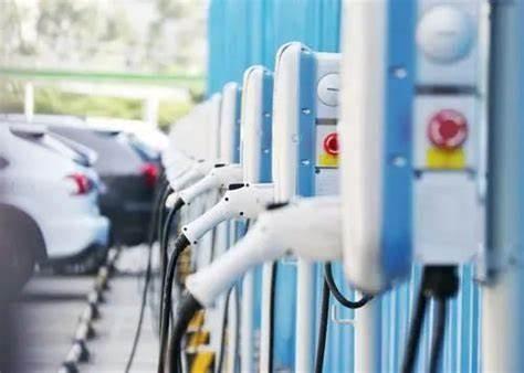新能源汽车渗透率超50%，油价再次上涨，一首凉凉送给燃油车！