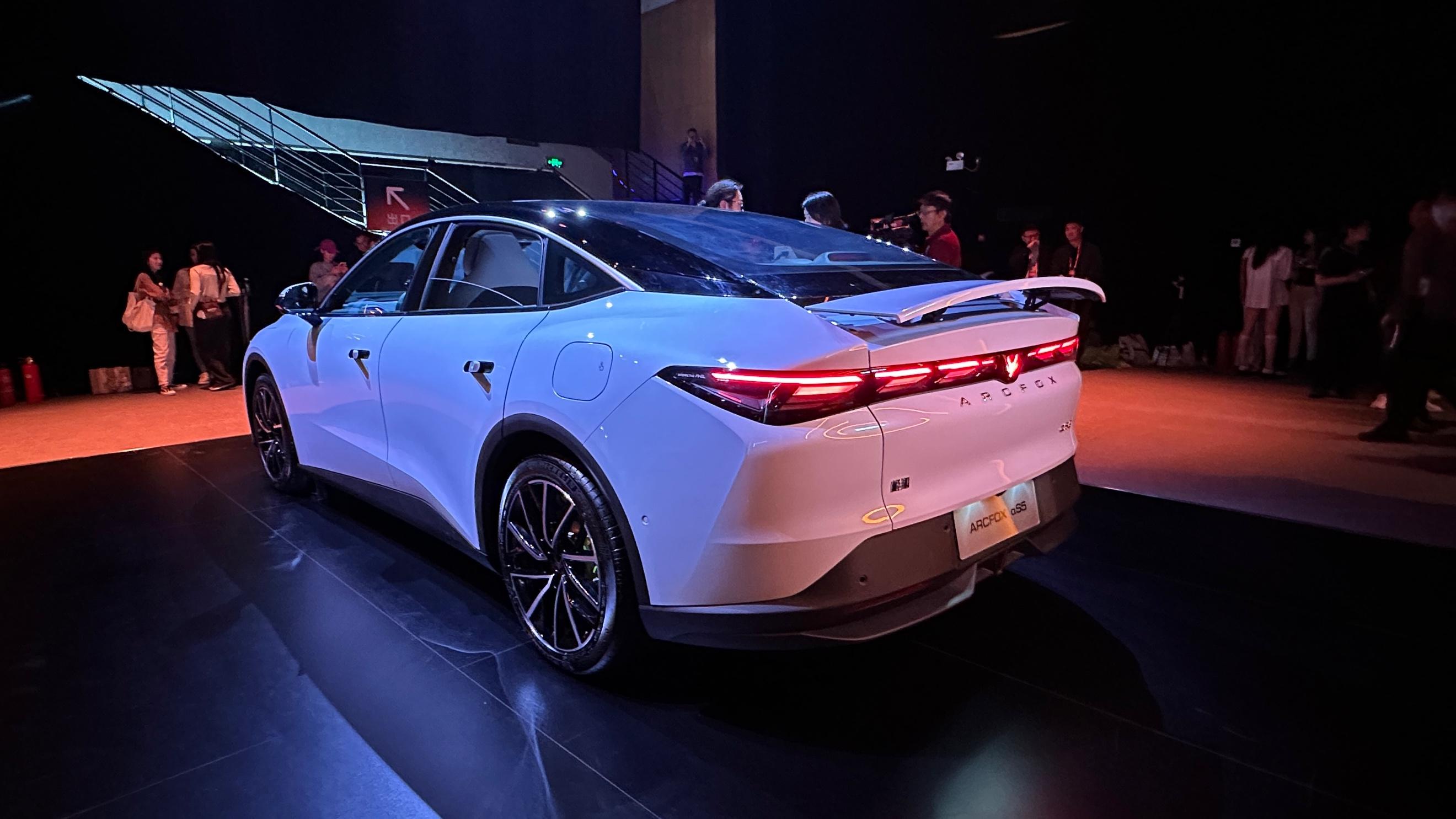 主打运动纯电家轿 极狐阿尔法S5北京车展前开启预售 价格满意吗？