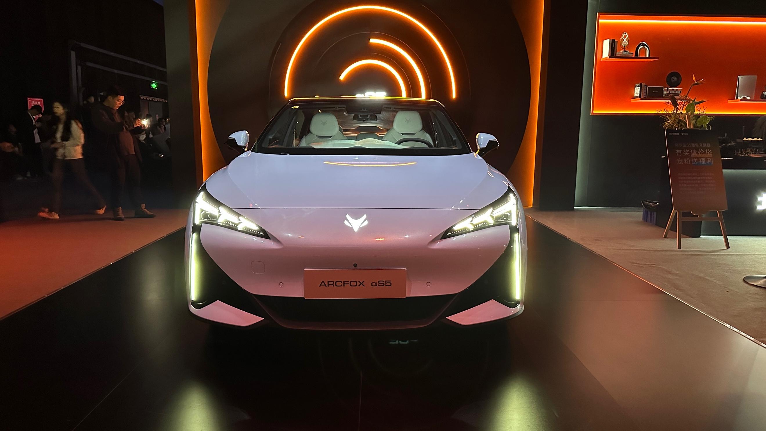 主打运动纯电家轿 极狐阿尔法S5北京车展前开启预售 价格满意吗？