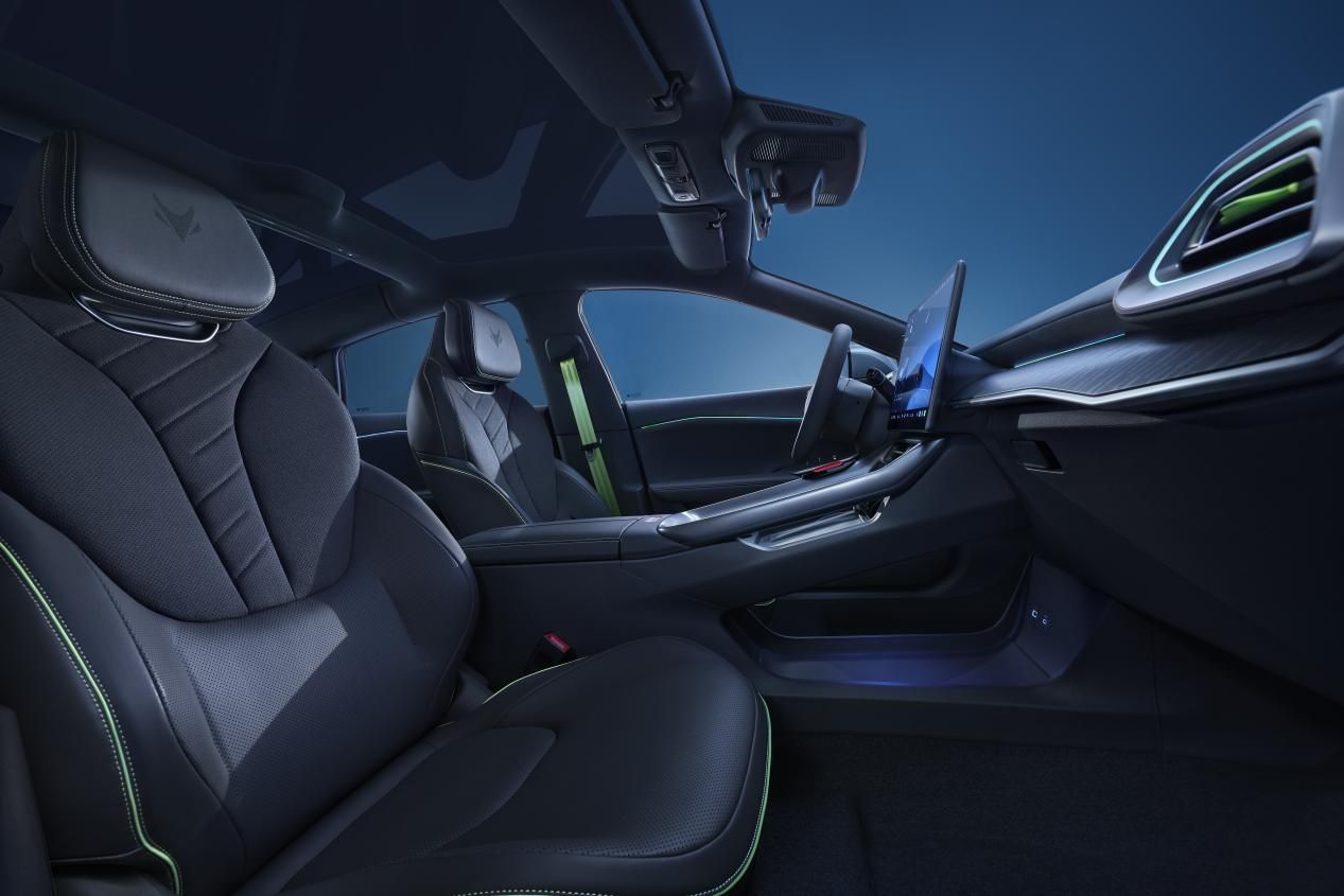 限时预售权益价格17.48万起 高性能纯电轿车极狐阿尔法S5超能来袭