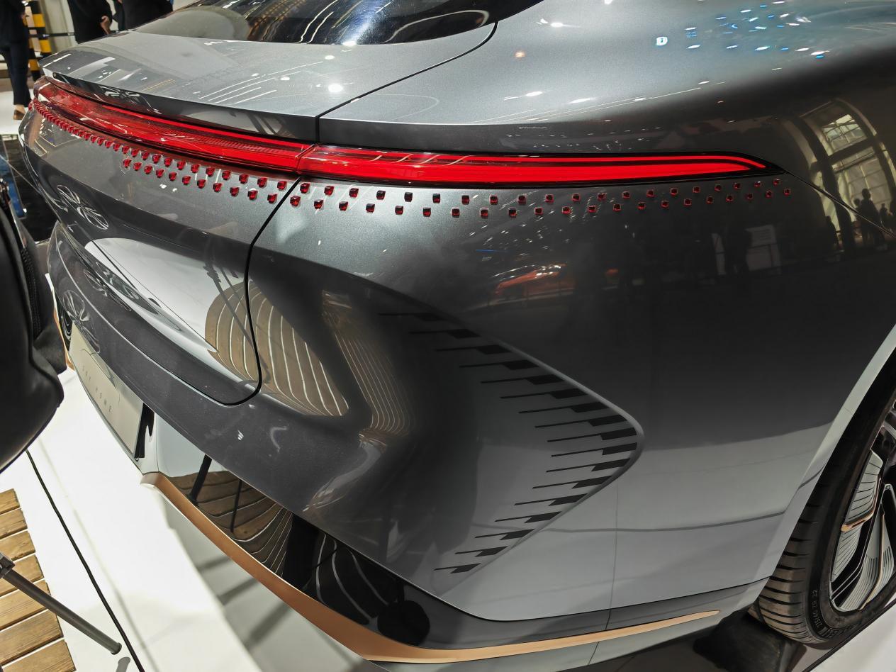 量产车与概念车同台，创维EV6 II、SKYHOME概念车亮相北京车展