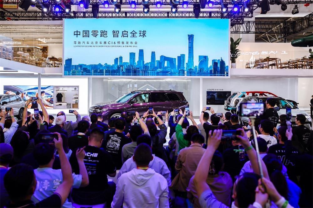 零跑C16领衔全新产品全家桶重磅登陆2024北京车展 豪华与性能并存