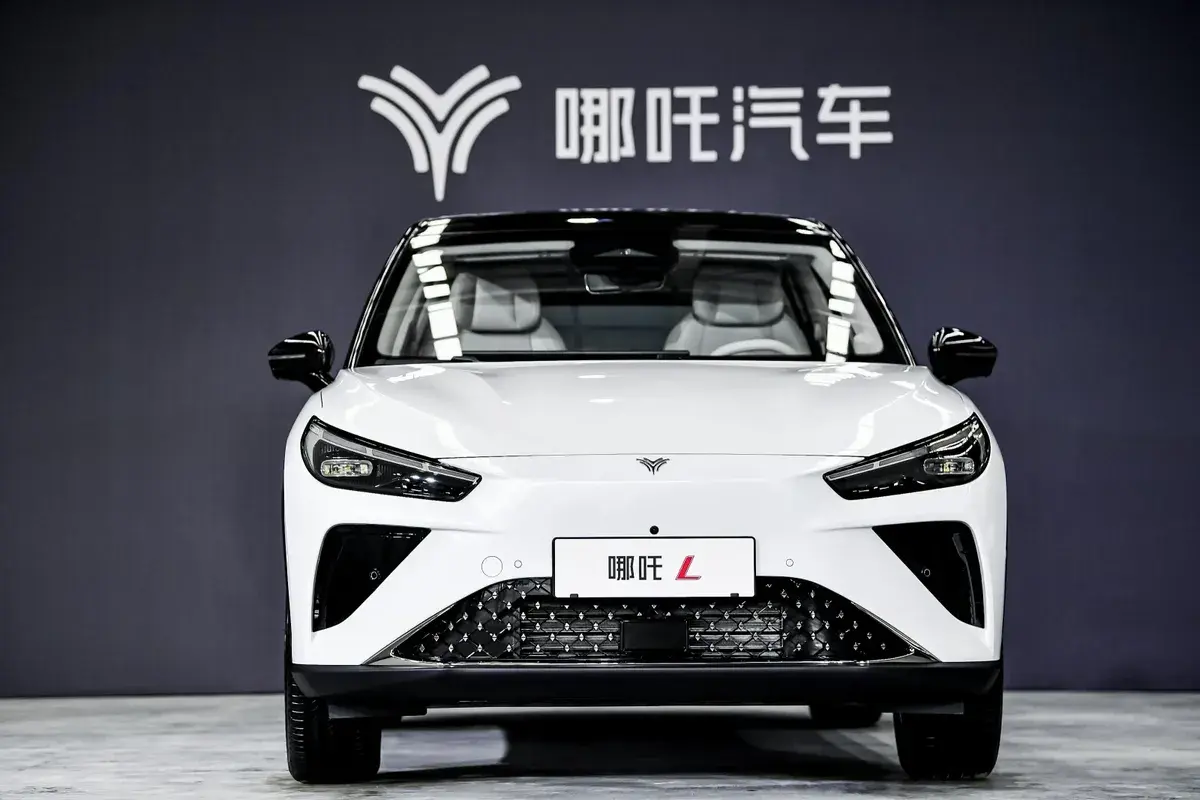 北京车展值得关注的新车：哪吒L来袭，周鸿祎大叔为它站台！