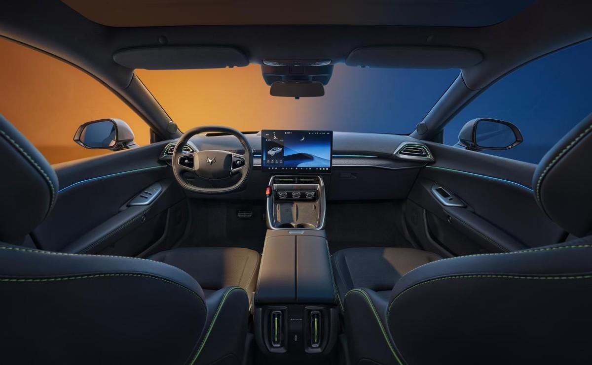 致敬奔驰和舒马赫，高性能纯电轿车阿尔法S5限时预售权益价格17.48万元起