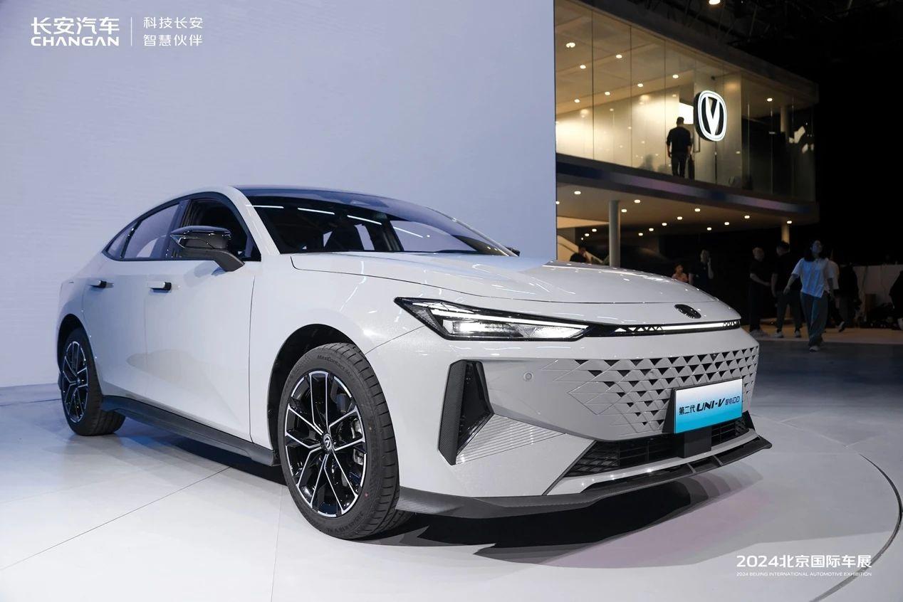 【2024北京车展】长安汽车北京车展发布第二代UNI-V智电iDD 11.49万元起售