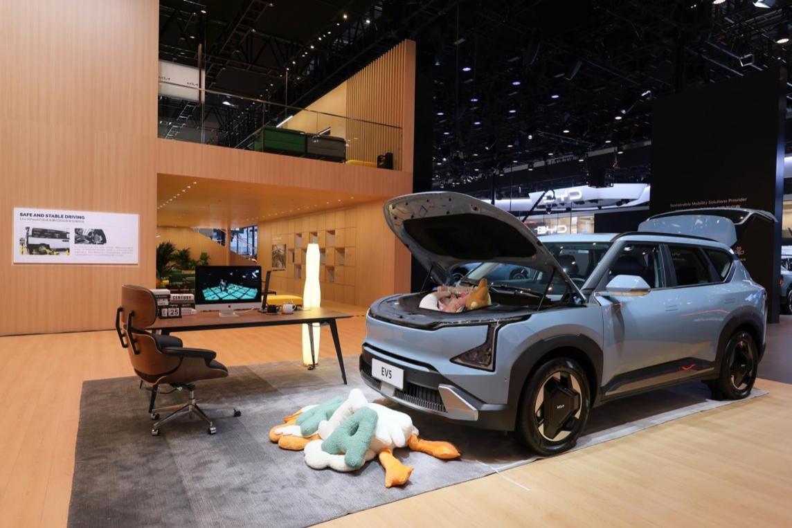 起亚新产品新技术闪耀北京车展，EV5领衔亮相，全新SUV索奈上市