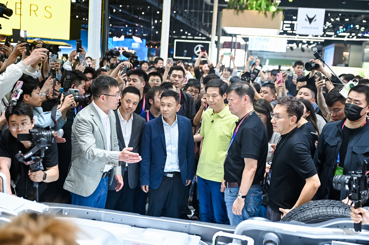15-20万唯一搭载800V高压的纯电轿车，阿尔法S5闪耀2024北京车展