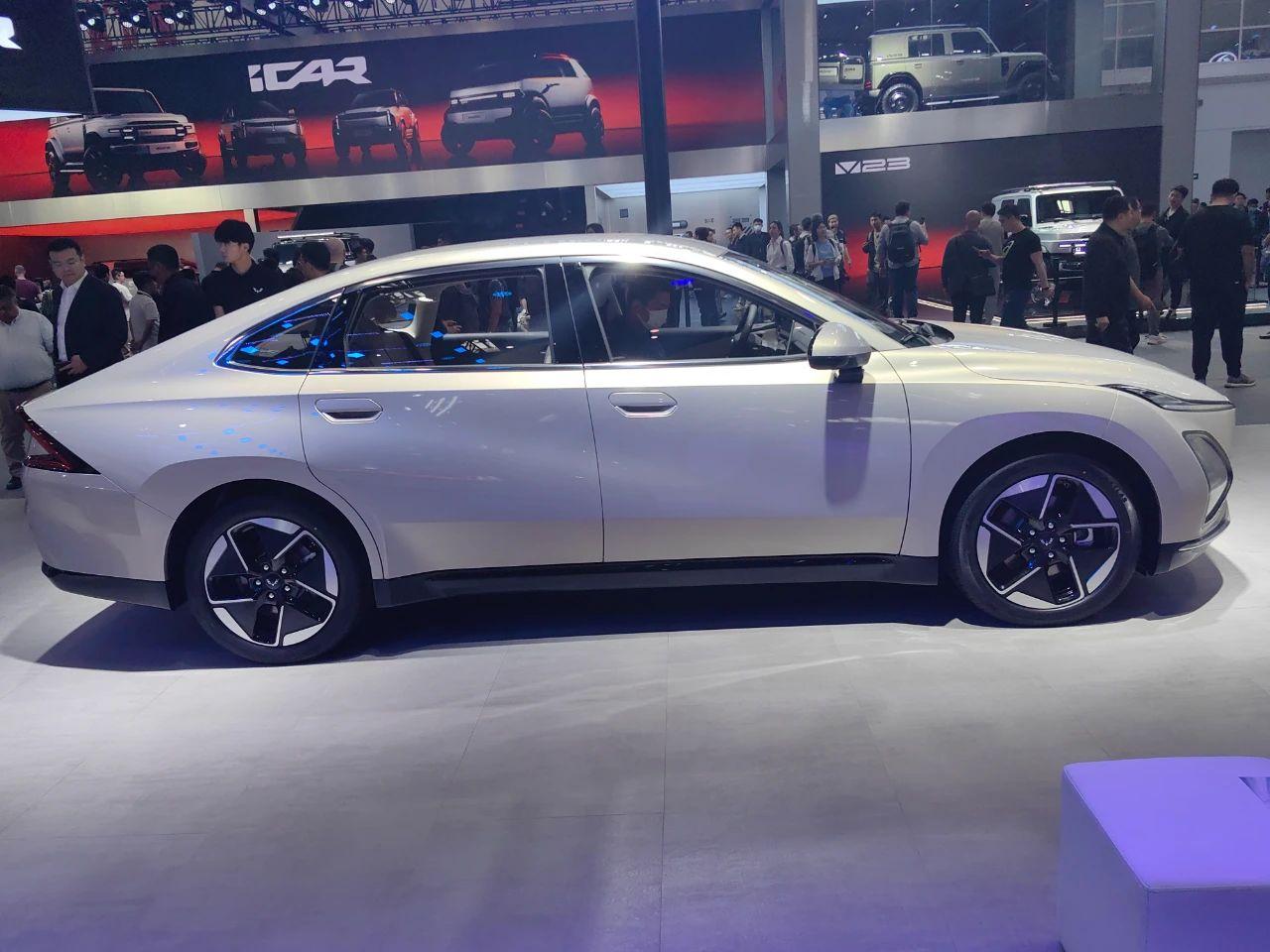 2024北京车展：五菱星光EV，不到十万的纯电中型车！