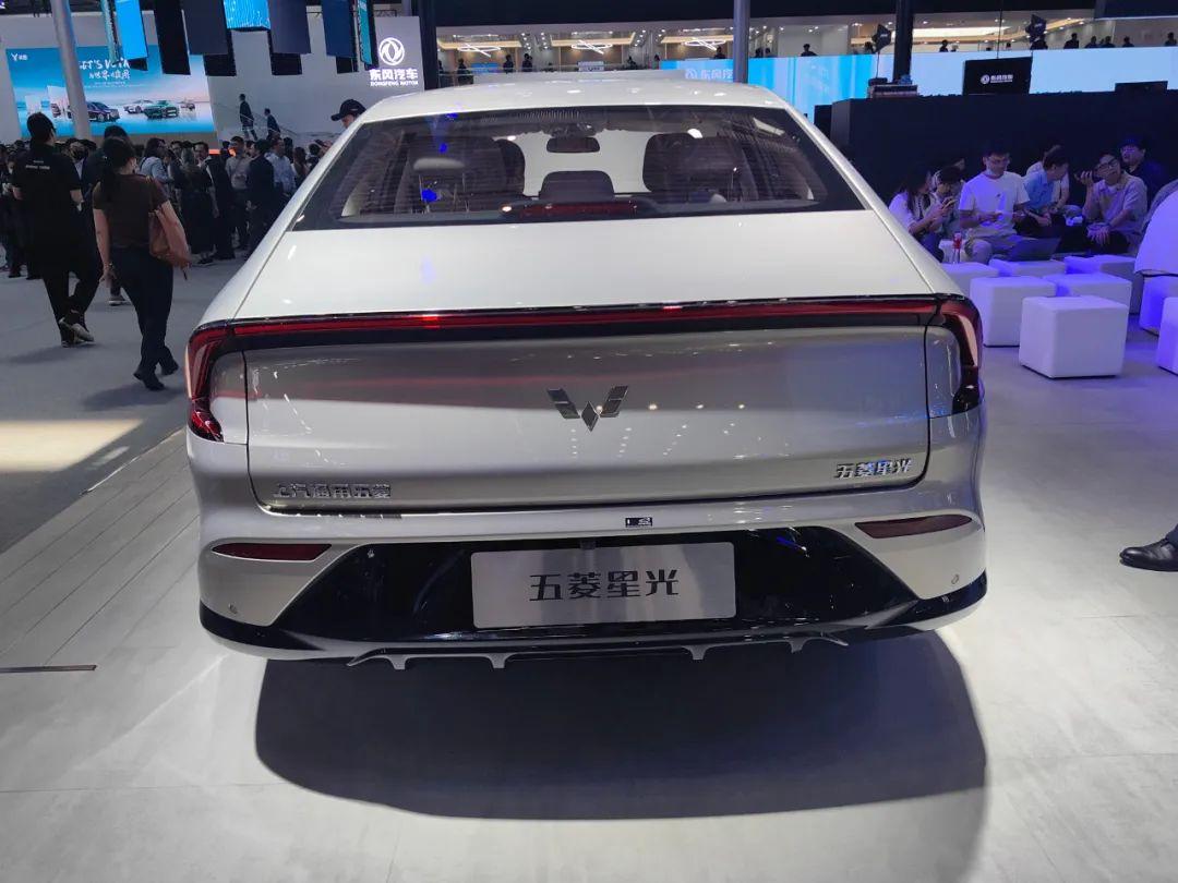 2024北京车展：五菱星光EV，不到十万的纯电中型车！