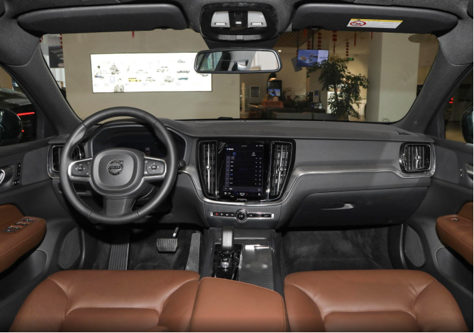 沃尔沃S60降价幅度大，裸车优惠至21.49万元起，现在值得买？