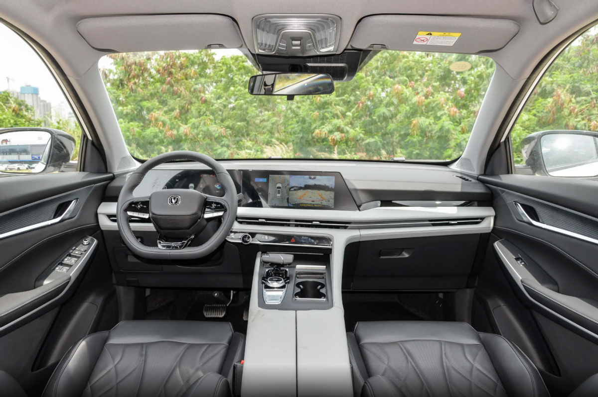 13万预算买国产SUV，瑞虎8对比长安CS75 PLUS，究竟怎么选？