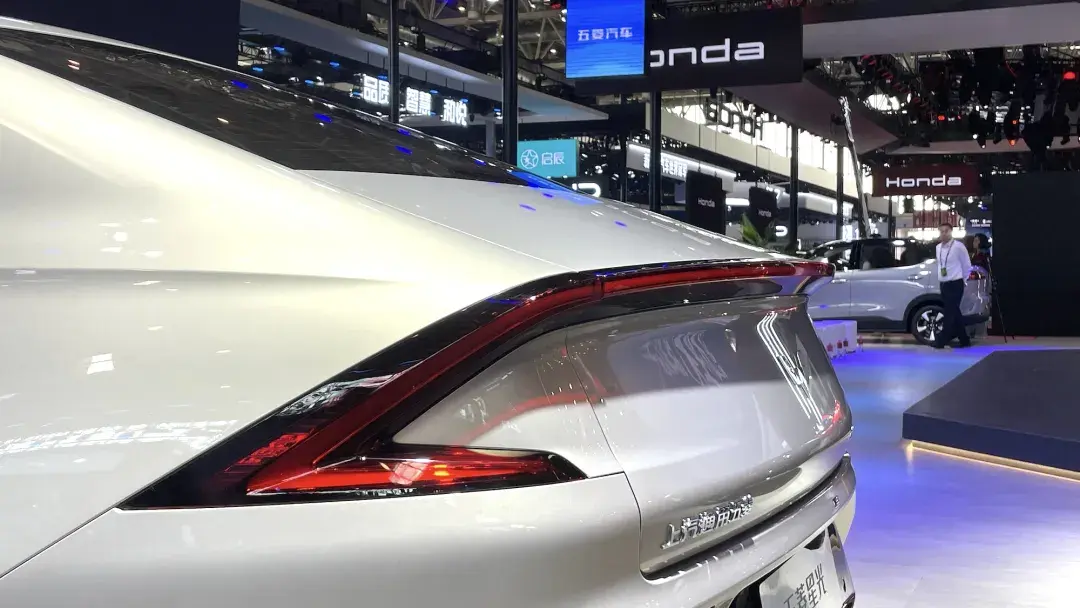 马自达EZ-6惹争议，五菱星光上市，3款有“话题”的新能源轿车