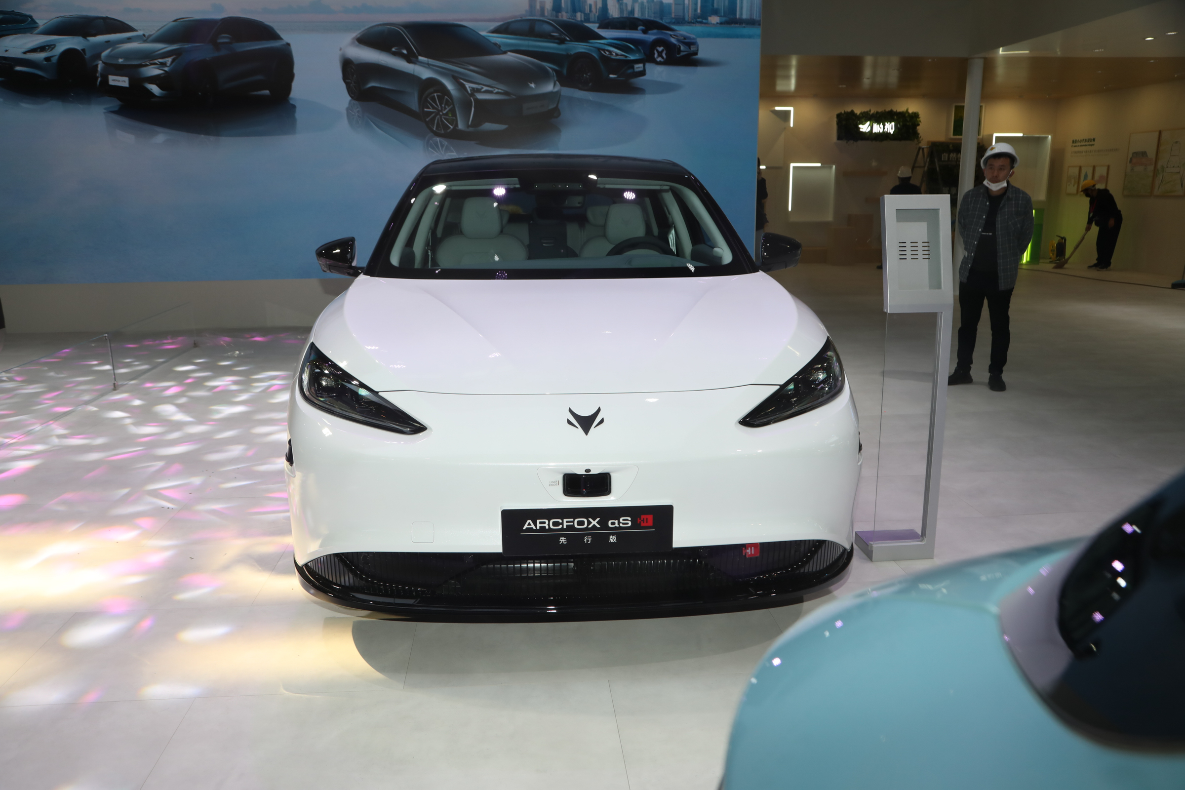 2024北京车展：极狐阿尔法S先行版PRO上市，售价25.68万元