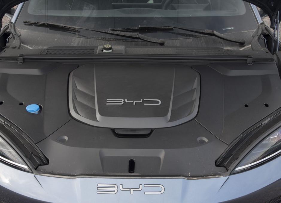 海豹荣耀版可以说是新能源B级车价格的新标杆，堪称价格战的源头