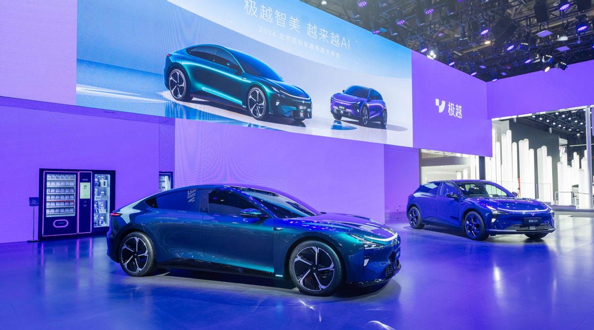 “最美7系”极越07首秀，极越汽车北京车展演绎未来AI科技