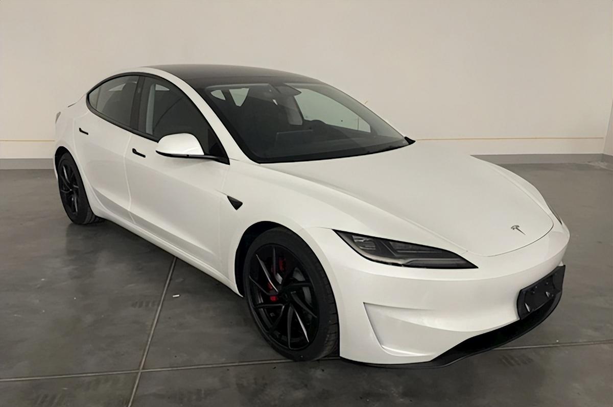 工信部发布特斯拉Model 3高性能全驱版申报图