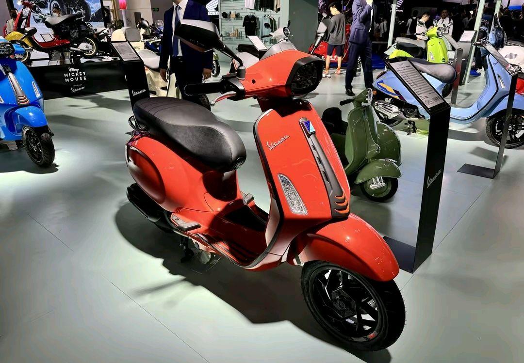 2024款Vespa Sprint 150系列北京摩展上市，售价38000元