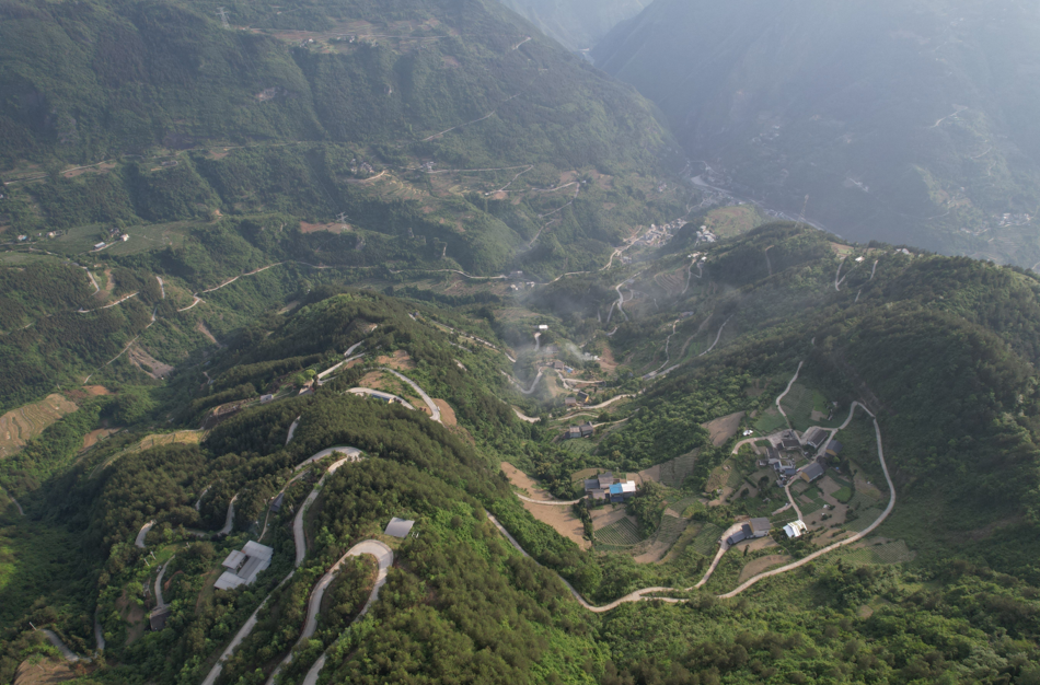 這條路不簡單，世界最大坡差山路竟藏身重慶巫溪