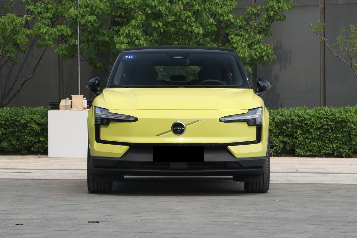 沃尔沃纯电小型SUV，造型很简约，定价却20.08万起